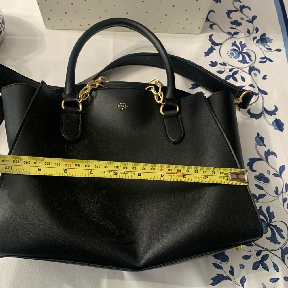 Chic Black Shoulder Bag with Gold Chain - Picture 6 of 6